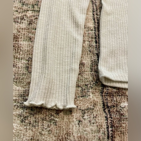 Abercrombie Beige/Ivory Mock Neck Sweater Size Medium - Picture 2 of 4
